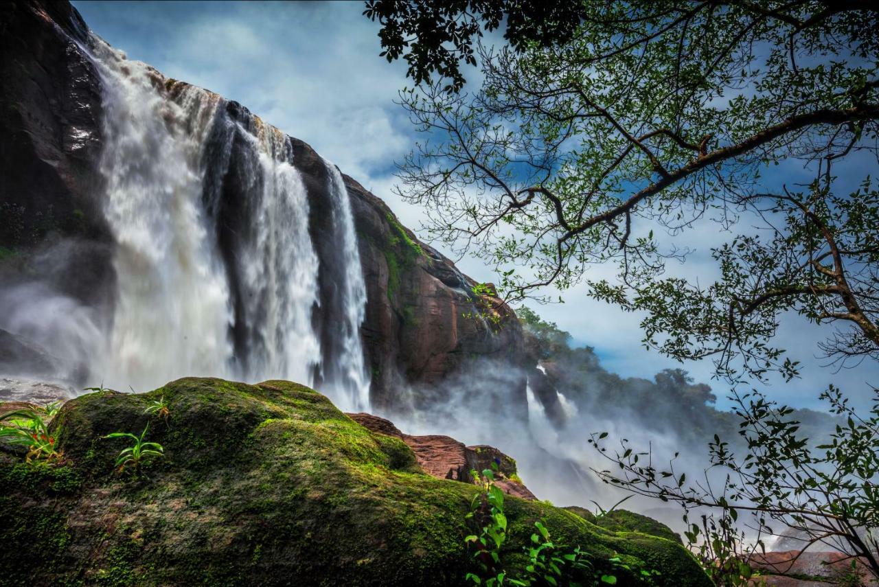 Niraamaya Retreats Samroha Athirappilly Hotel Exterior foto