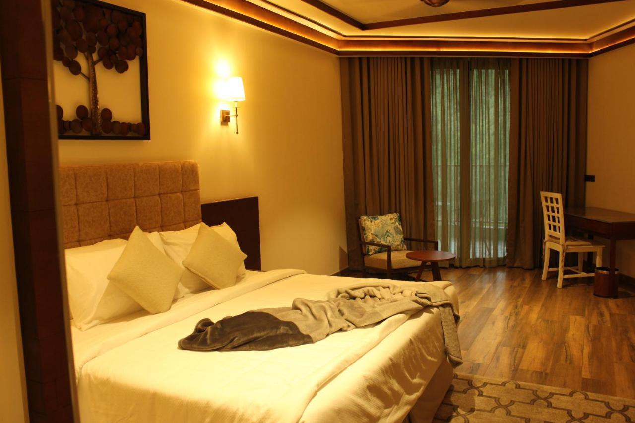 Niraamaya Retreats Samroha Athirappilly Exterior foto