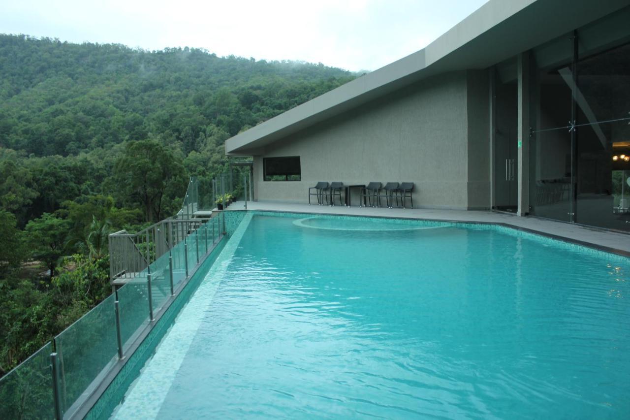 Niraamaya Retreats Samroha Athirappilly Exterior foto