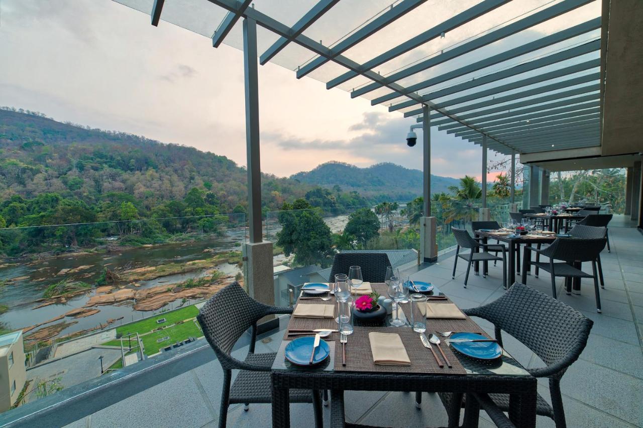 Niraamaya Retreats Samroha Athirappilly Exterior foto
